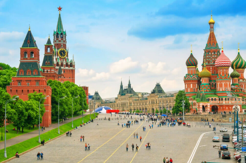 Aprelin 1-dən qərar qüvvəyə minir - Rusiyada miqrantların uşağı ilə bağlı QADAĞA