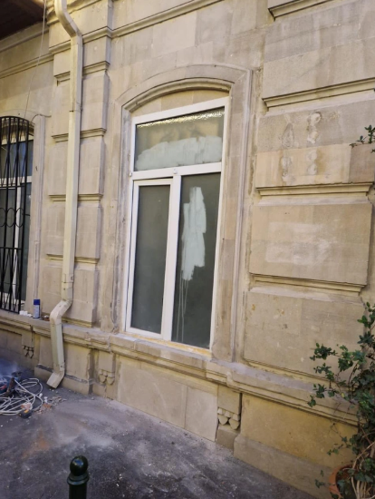 Nəsimi rayonunda yerləşən evə pəncərədən daxil olurlar? - AÇIQLAMA