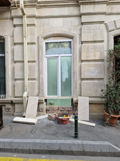 Nəsimi rayonunda yerləşən evə pəncərədən daxil olurlar? - AÇIQLAMA