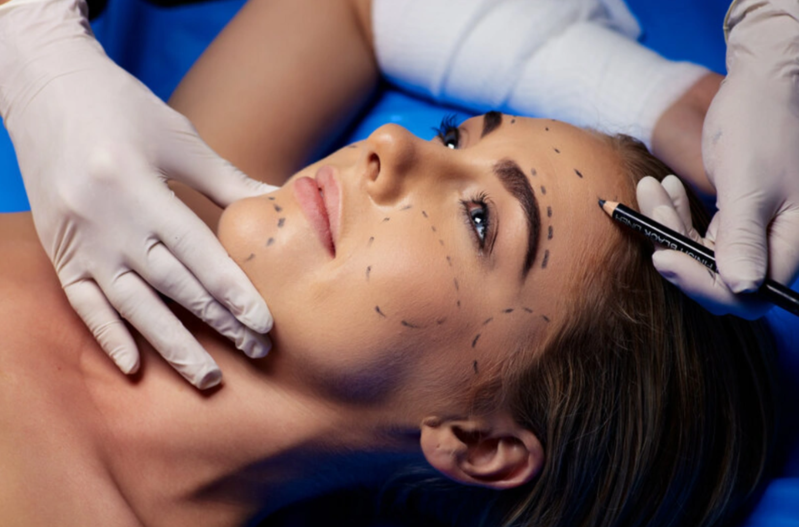 Əməliyyat zamanı canlı yayım açan cərrahla bağlı ARAŞDIRMA BAŞLADI