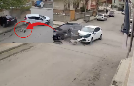 Dəhşətli qəza: 4 yaşlı uşaq maşının pəncərəsindən düşdü - VİDEO