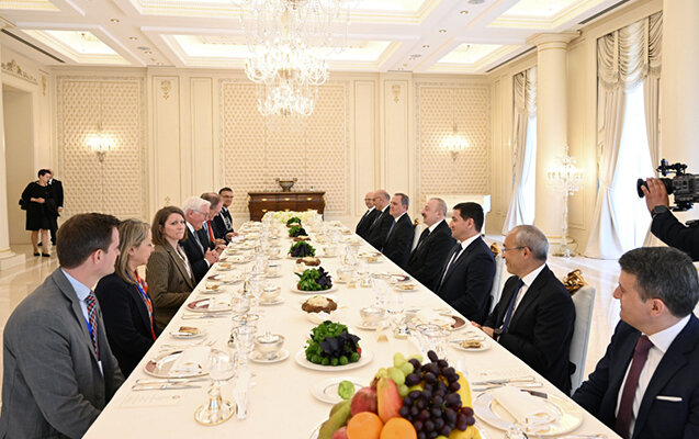 Prezidentlər rəsmi naharda