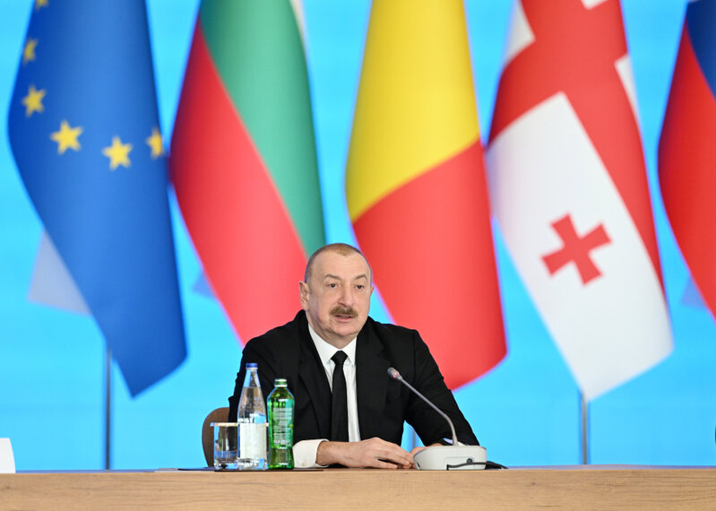 Prezident "Gülüstan"​ sarayında iclasda iştirak etdi - Fotolar