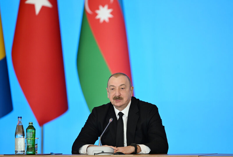 Prezident "Gülüstan"​ sarayında iclasda iştirak etdi - Fotolar