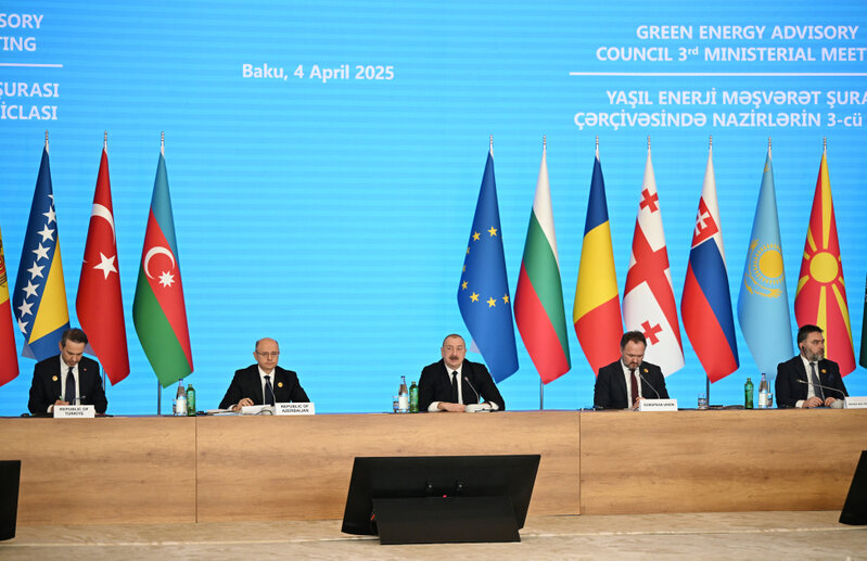 Prezident "Gülüstan"​ sarayında iclasda iştirak etdi - Fotolar