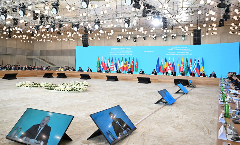 Prezident "Gülüstan"​ sarayında iclasda iştirak etdi - Fotolar