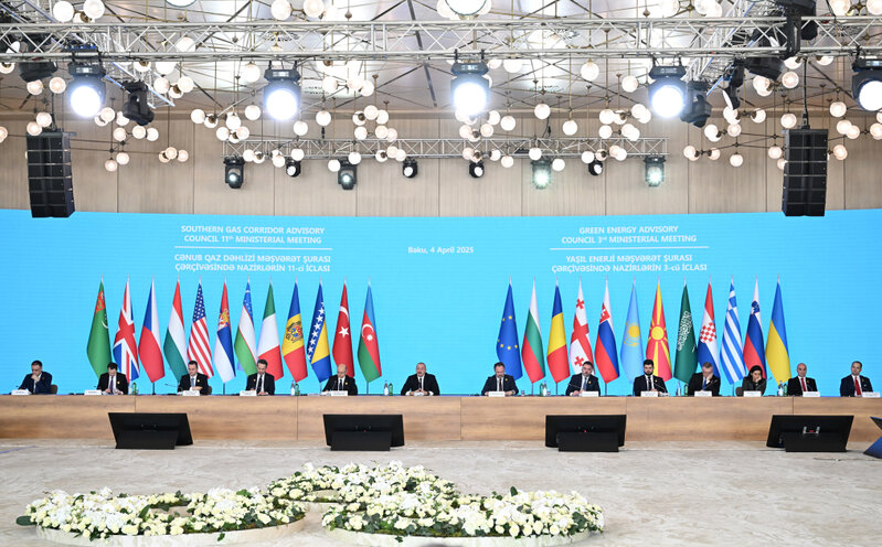 Prezident "Gülüstan"​ sarayında iclasda iştirak etdi - Fotolar