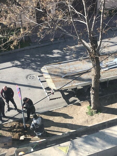 İcra başçısının oğlu bu küçədə parkinqə qadağa qoydu - Fotolar