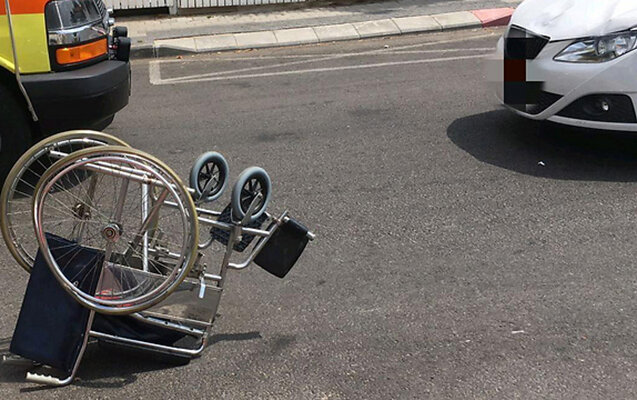 Əlil arabasında olan qızı maşın vurdu - Əmisi saxlanıldı