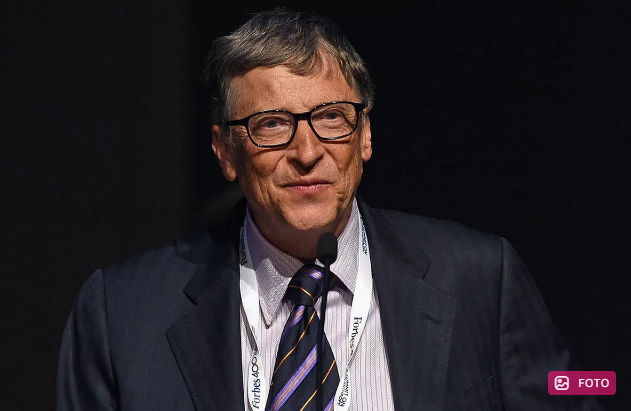 Bill Qeyts sevgilisi ilə göründü