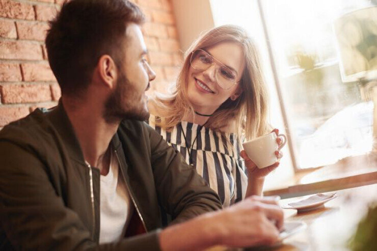 Qadının sizi ciddi qəbul etmədiyini göstərən 6 ƏLAMƏT