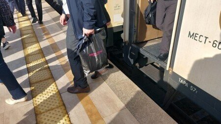 Sumqayıt-Bakı ekspress qatarında şok görüntülər: sərnişinlər ayaqüstə qaldılar - FOTOLAR