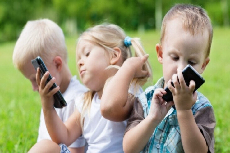 Uşaqdan telefonu aldıqda nə baş verir?