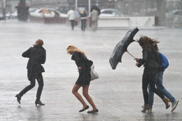 Sabah Bakıda aramsız leysan yağacaq, şimşək çaxacaq, güclü külək əsəcək - HAVA PROQNOZU