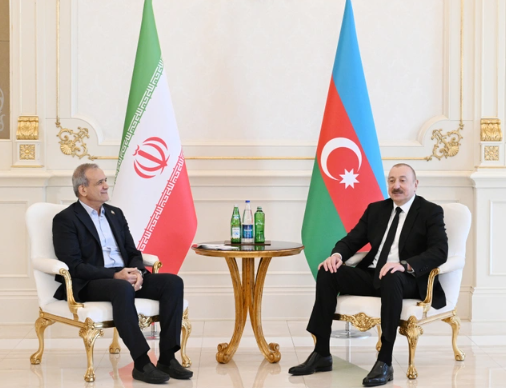 İlham Əliyevin Məsud Pezeşkian ilə məhdud tərkibdə görüşü olub
