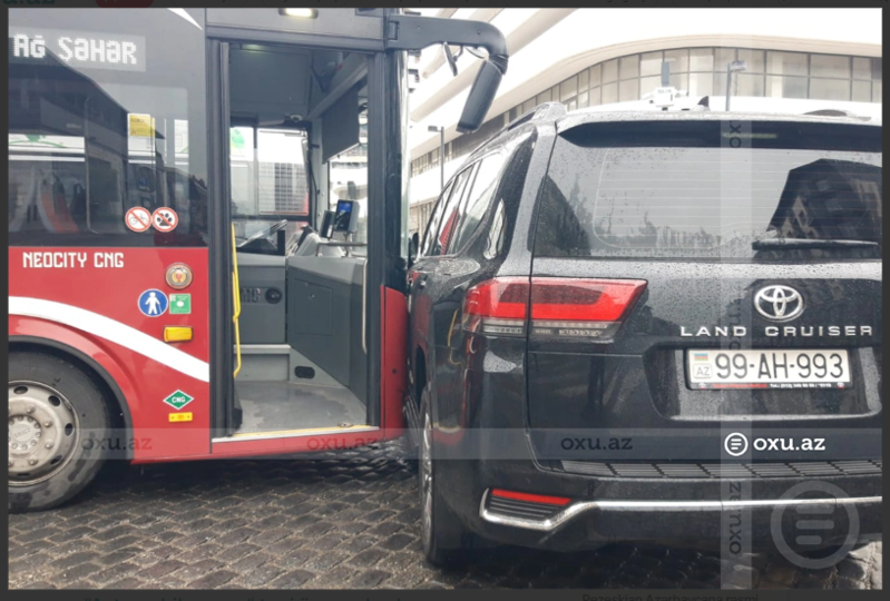 Bakıda avtobus "Land Cruiser"lə toqquşdu