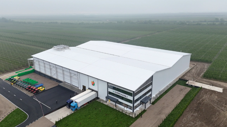 İlham Əliyev Qusar rayonunda bağçılıq və soyuducu anbar kompleksinin fəaliyyəti ilə tanış olub