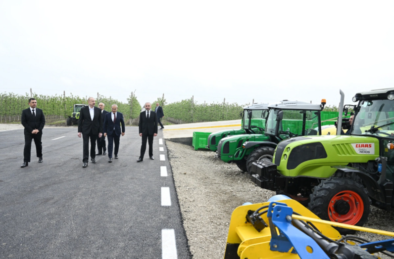 İlham Əliyev Qusar rayonunda bağçılıq və soyuducu anbar kompleksinin fəaliyyəti ilə tanış olub