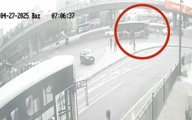 "20 Yanvar"da ŞOK OLAY - Özünü qəsdən maşınların altına atan şəxs kimdir? - VİDEO