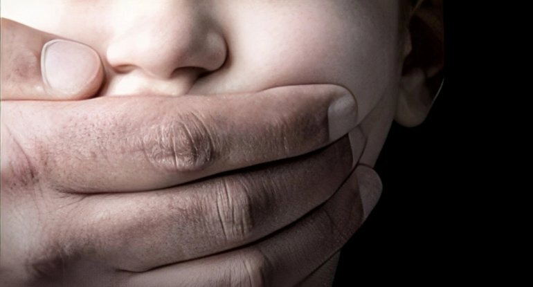 Bakıda məktəblini oğurlamaq cəhdi: "Əllərində dəsmal vardı, məni tutub maşına soxmaq istəyirdilər"