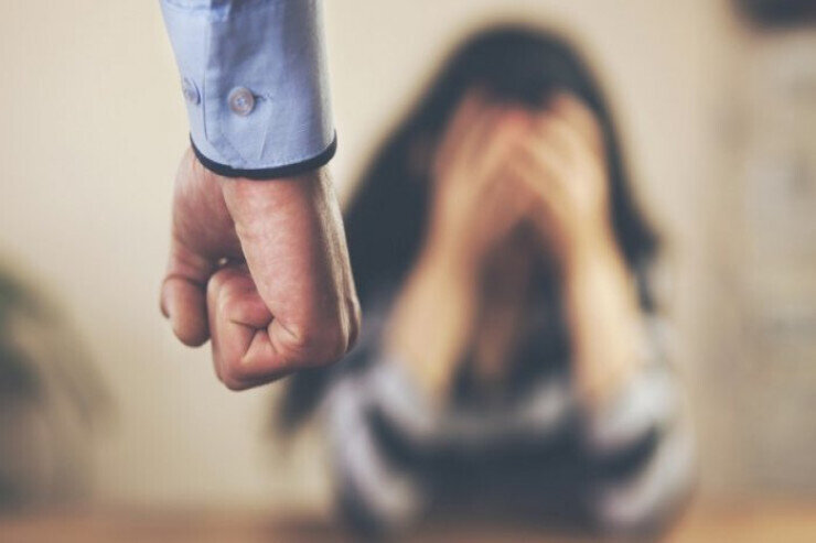 Qonşu qadını arvadı ilə səhv saldı, döyüb öldürdü