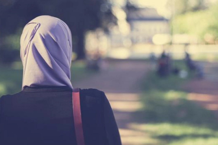 Fransada universitetlərdə hicabın qadağan olunması istənilir