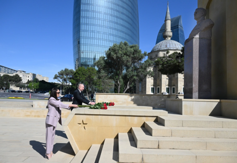 İlham Əliyev və Mehriban Əliyeva Qələbə uğrunda döyüşən Azərbaycan övladlarının xatirəsini anıblar