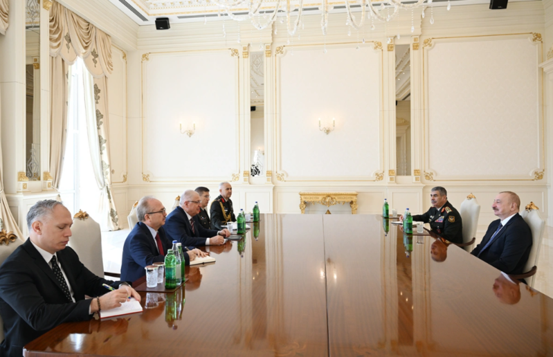 İlham Əliyev Türkiyənin milli müdafiə nazirini qəbul edib