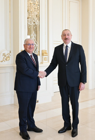 İlham Əliyev Türkiyənin milli müdafiə nazirini qəbul edib