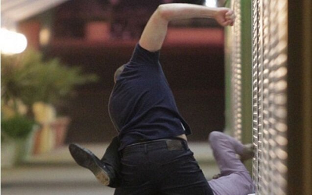 Gəncədə küçədə döyülən 18 yaşlı oğlan öldü - Yenilənib