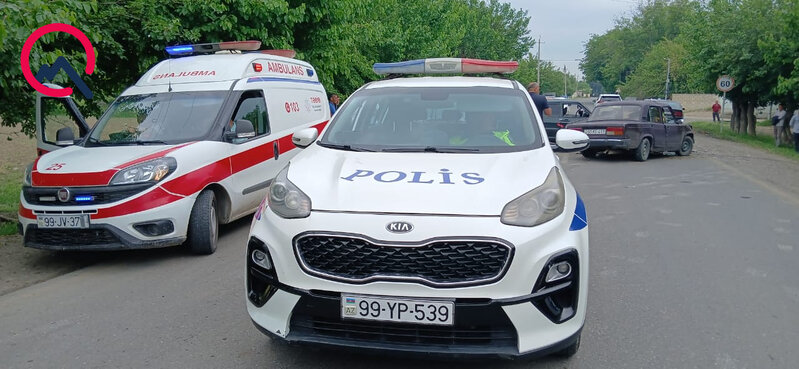 Ağır qəzada sürücülər yaralandı, meyvə-tərəvəz yola dağıldı - Fotolar