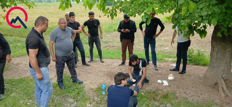 Ağır qəzada sürücülər yaralandı, meyvə-tərəvəz yola dağıldı - Fotolar