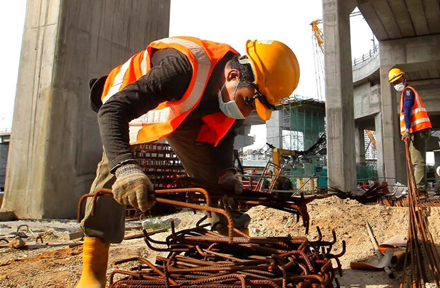 Qubada fəhlələri cərəyan vurdu - Biri öldü, digəri xəstəxanadadır
