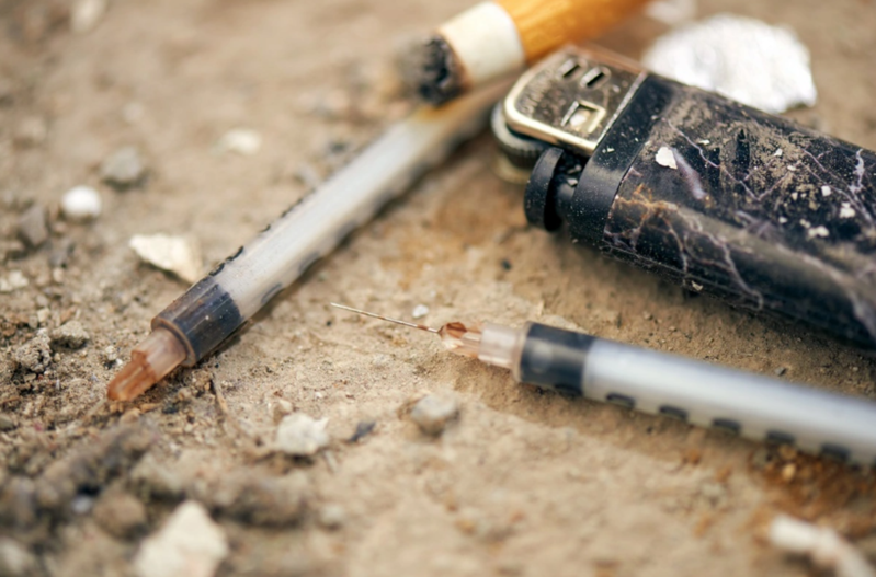 Yasamalda yaşayış binasının həyətində tapılan iynələrlə bağlı POLİS NARYADLARI təşkil olundu