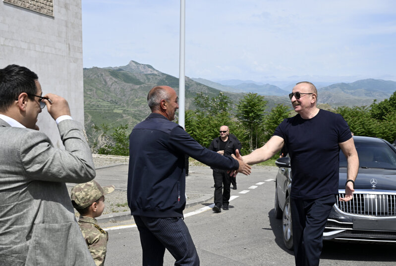 İlham Əliyev uşaqlarla bir arada - Fotolar