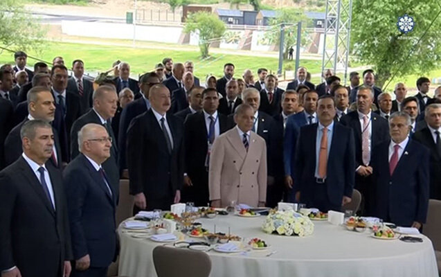 Liderlər bayramı Həkəri sahilində qeyd edir - Video