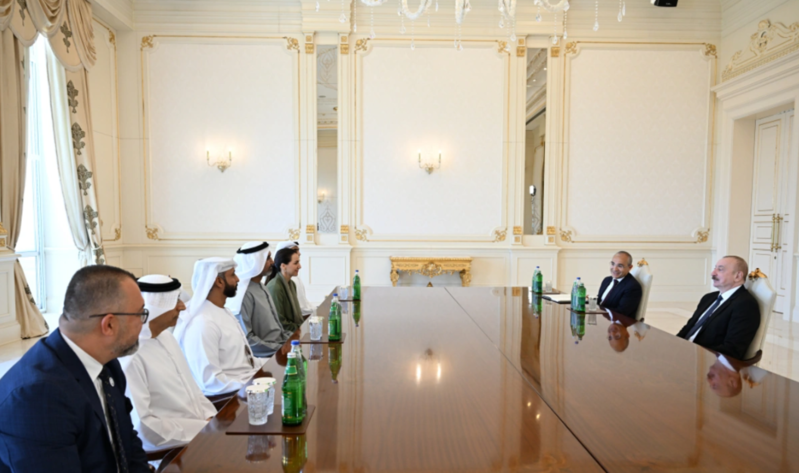 İlham Əliyev Birləşmiş Ərəb Əmirliklərinin iş adamlarından ibarət nümayəndə heyətini qəbul edib