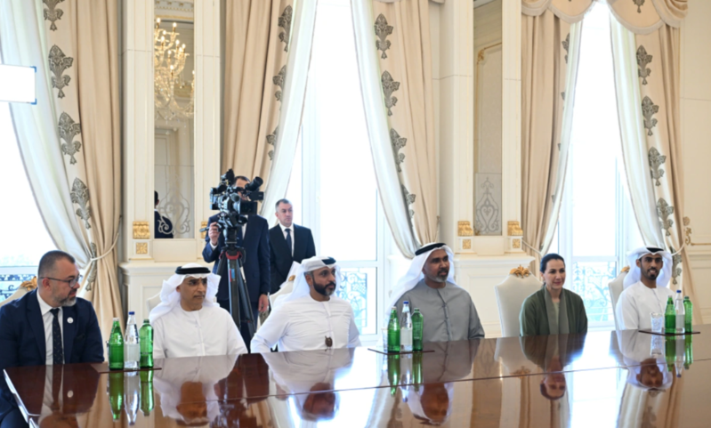 İlham Əliyev Birləşmiş Ərəb Əmirliklərinin iş adamlarından ibarət nümayəndə heyətini qəbul edib