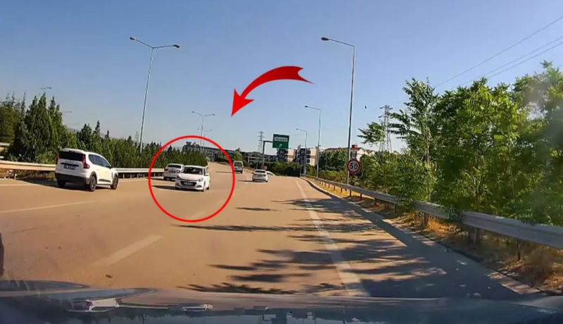 Yolda əks istiqamətdə gedən sürücü qəza riskini artırdı