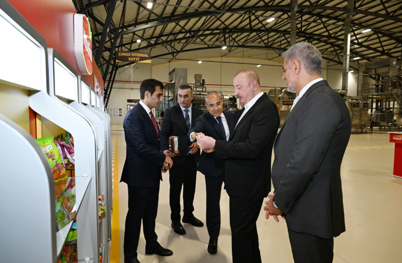 İlham Əliyev Bakıda yeni zavodun açılışında iştirak edib