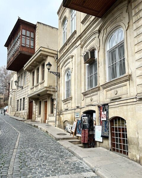 İçərişəhərdəki tarixi hotel satışa çıxarıldı (FOTO)