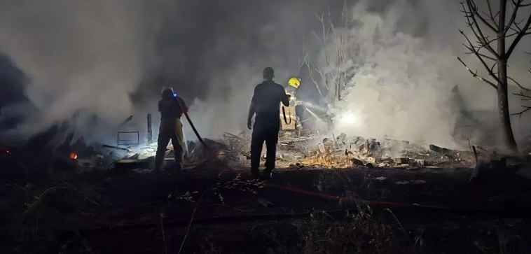 Zeytunluqda yerləşən bağ evi yanaraq külə döndü