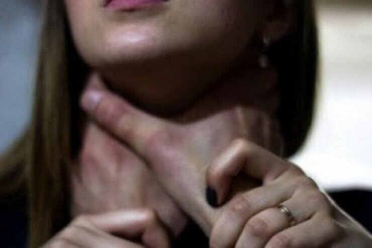 Dayı kasıbçılıqdan gileylənən bacısı qızını boğub öldürdü - VİDEO