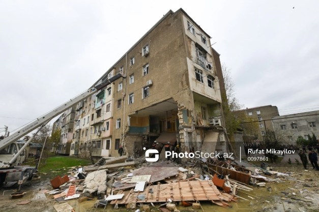 Sumqayıtda iki nəfərin öldüyü partlayış baş verən binanın söküntüsünə başlanıldı