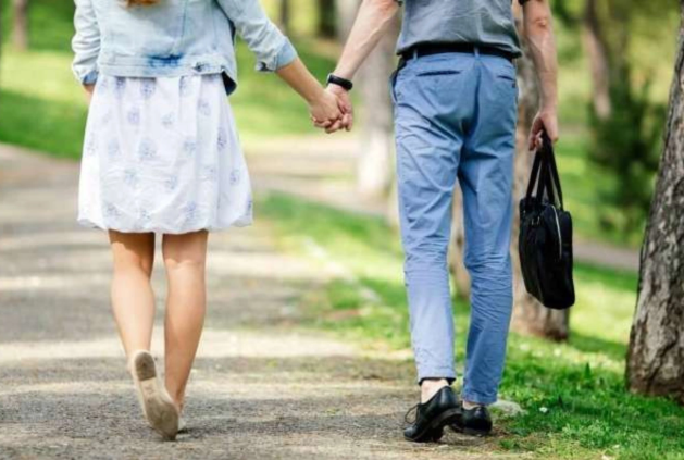 Bakıda 2 uşaq anası ərinin dostuna qoşularaq qaçdı