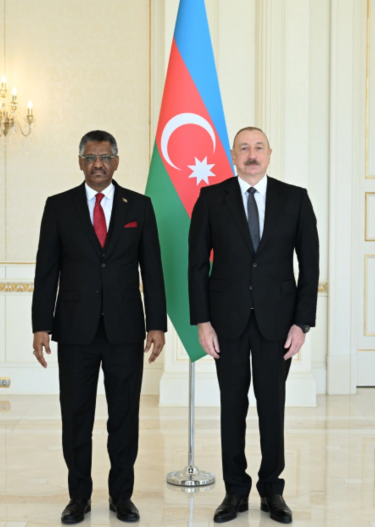 İlham Əliyev Sudanın ölkəmizə yeni təyin olunmuş səfirinin etimadnaməsini qəbul edib