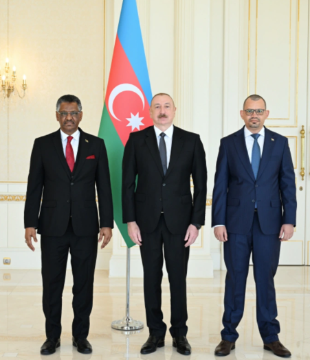 İlham Əliyev Sudanın ölkəmizə yeni təyin olunmuş səfirinin etimadnaməsini qəbul edib