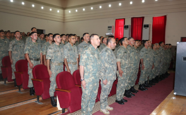 Hərbi prokuror bayram günləri sərhədlərdə