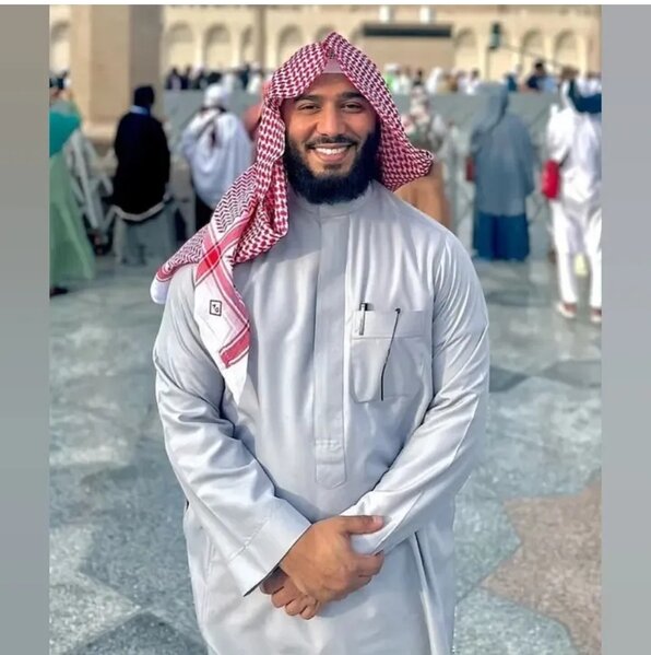 Ehtiyacı olan fələstinlilər üçün 500 min avro toplayan bloqer pulları maşınlara və "Rolex"ə xərclədi