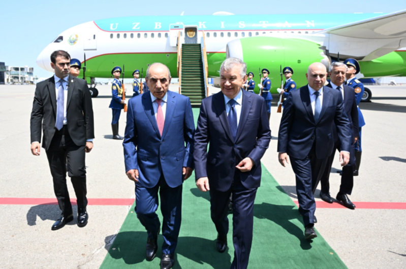 Özbəkistan Prezidenti Şavkat Mirziyoyev Azərbaycana dövlət səfərinə gəlib